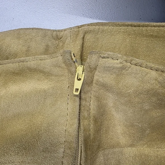 Danier genuine leather Suede mustard flare skirt - Picture 7 of 14